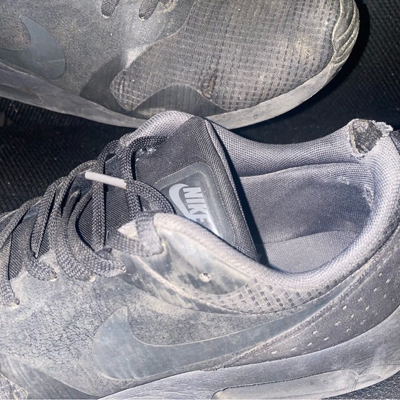 Nike Air Max Tavas— Men: US 9 - Picture 3 of 5